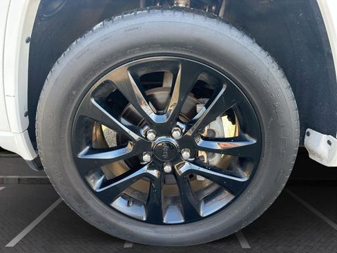 Used 2020 Jeep Grand Cherokee Altitude AWD/4WD image 21