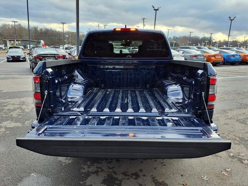 Used 2023 Nissan Frontier SV image 10