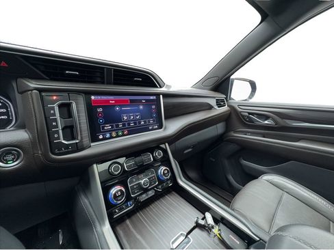 Used 2021 GMC Yukon XL Denali w/ Denali Premium Package AWD/4WD image 43