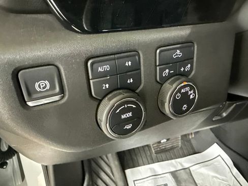 Used 2025 Chevrolet Silverado 1500 LT AWD/4WD image 17