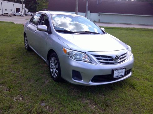 Used 2013 Toyota Corolla LE Special Edition image 3