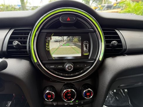 Used 2018 MINI Cooper 4-Door Hardtop FWD image 25