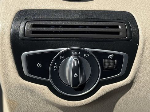 Used 2022 Mercedes-Benz GLC 300 image 17