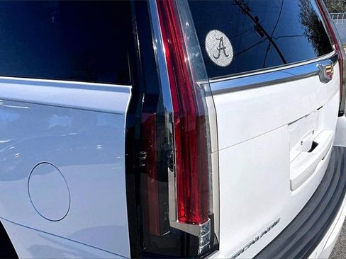 Used 2017 Cadillac Escalade Luxury image 20