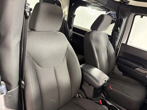 Used 2015 Jeep Wrangler Sport image 21