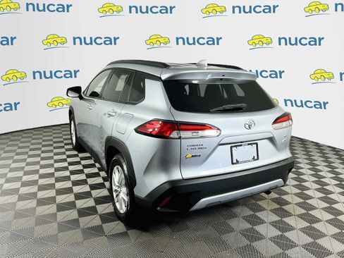 Used 2022 Toyota Corolla Cross LE w/ Moonroof Package AWD/4WD image 5