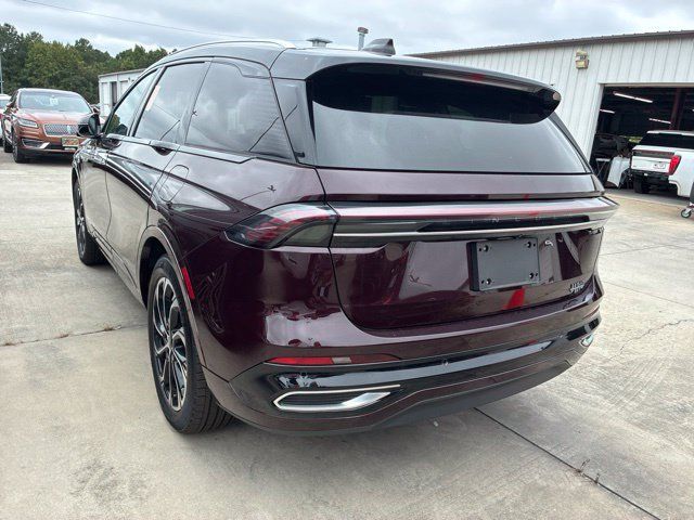 Used 2025 Lincoln Nautilus Reserve AWD/4WD image 3