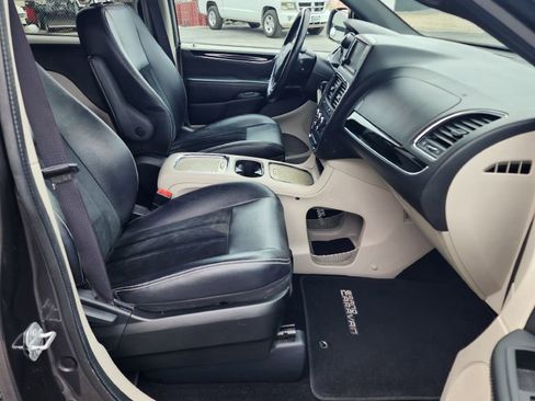 Used 2016 Dodge Grand Caravan SXT FWD image 7