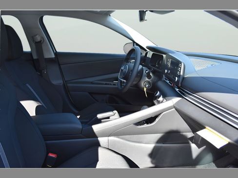 New 2026 Hyundai Elantra SE FWD image 11