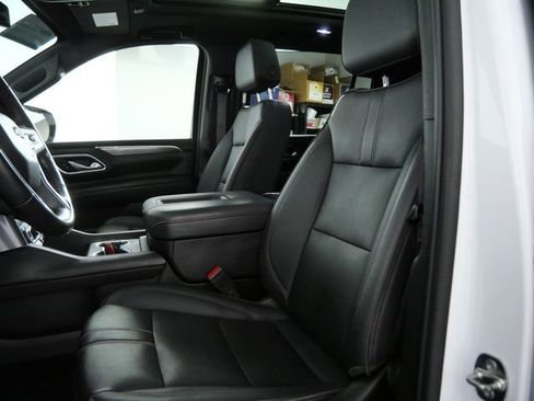 Used 2023 Chevrolet Suburban RST w/ Sport Performance Package AWD/4WD image 18