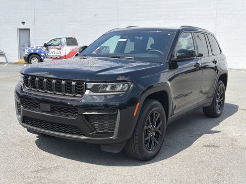 New 2026 Jeep Grand Cherokee Altitude AWD/4WD image 3