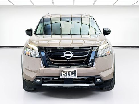 Used 2023 Nissan Pathfinder Platinum w/ Black Appearance Package FWD image 2