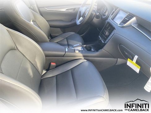 New 2025 INFINITI QX50 Luxe image 11