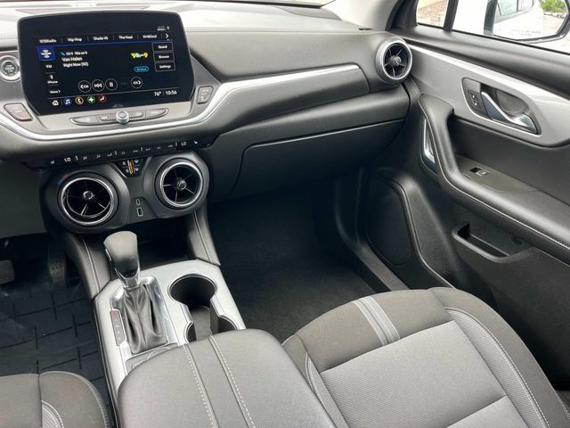 Used 2025 Chevrolet Blazer LT FWD image 15