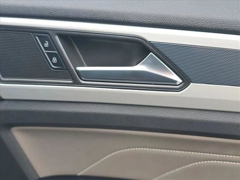 Used 2021 Volkswagen Atlas Cross Sport SEL image 23