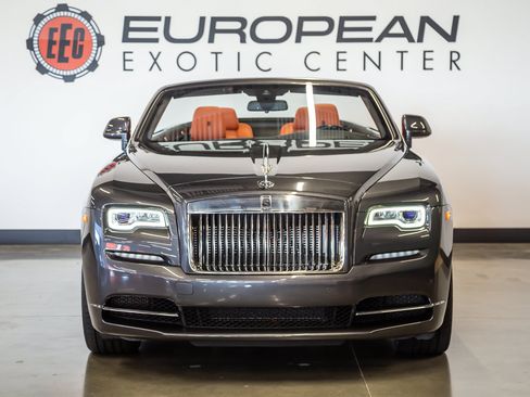 Used 2018 Rolls-Royce Dawn RWD image 4