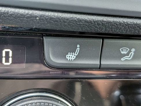Certified 2024 Volkswagen Jetta SE FWD image 22