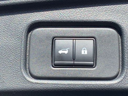 Used 2025 Nissan Pathfinder SV image 23