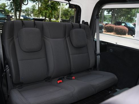 Used 2020 Jeep Wrangler Sport AWD/4WD image 19