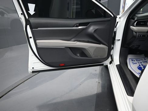 Used 2023 Toyota Camry SE image 9