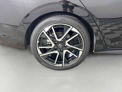 Used 2025 Nissan Sentra SR FWD image 33