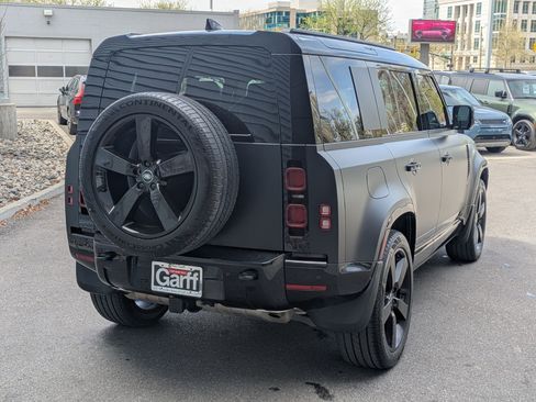 Used 2025 Land Rover Defender 110 X-Dynamic SE image 3