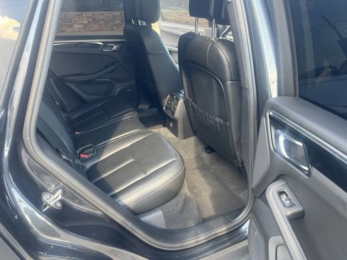 Used 2018 Porsche Macan image 35