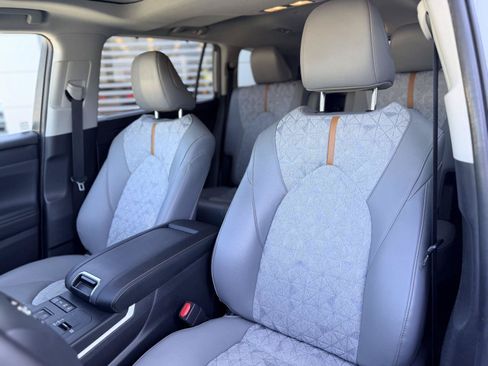 Used 2022 Toyota Highlander Bronze Edition AWD/4WD image 11