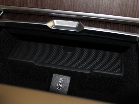 Used 2025 Land Rover Range Rover SE image 34