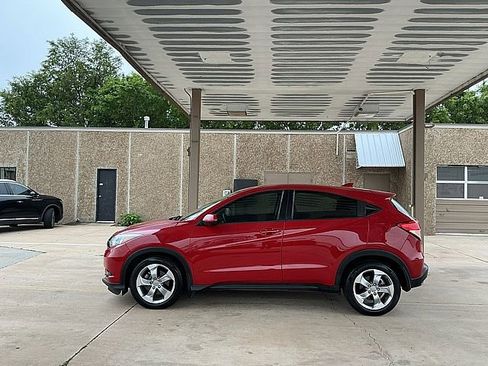 Used 2017 Honda HR-V LX image 8