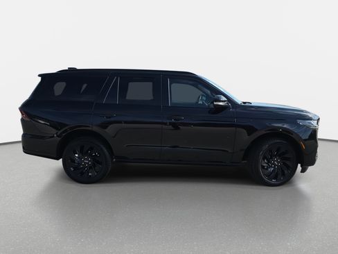 New 2025 Lincoln Navigator Reserve w/ Jet Appearance Package image 4