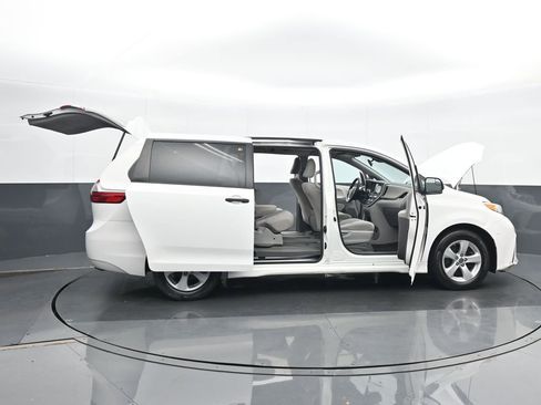 Used 2020 Toyota Sienna L FWD image 25