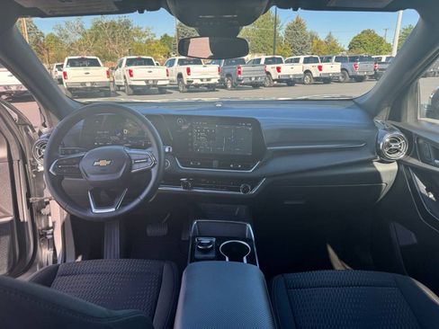 Used 2026 Chevrolet Equinox LT AWD/4WD image 28