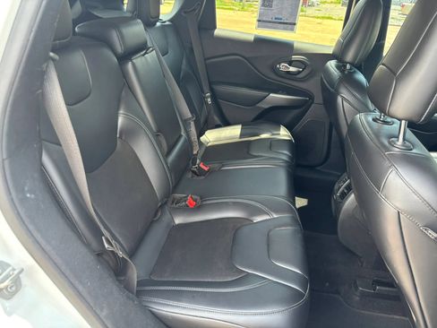 Used 2020 Jeep Cherokee Latitude Plus FWD image 18