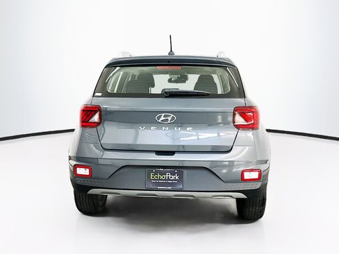 Used 2025 Hyundai Venue SEL image 7