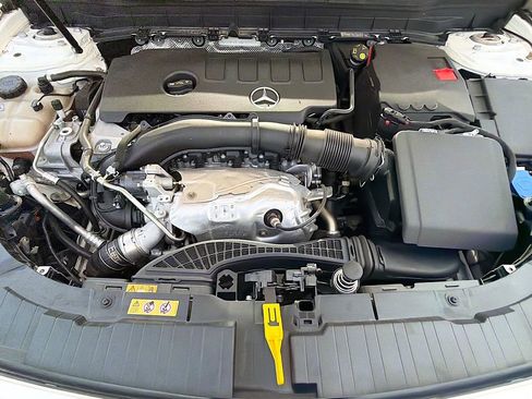 Used 2022 Mercedes-Benz GLB 250 4MATIC image 29