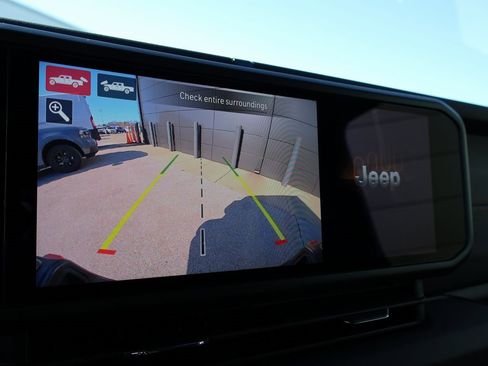 Used 2024 Jeep Gladiator Mojave w/ Technology Group image 33