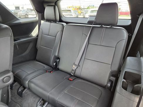 Used 2023 Chevrolet Traverse RS FWD image 11