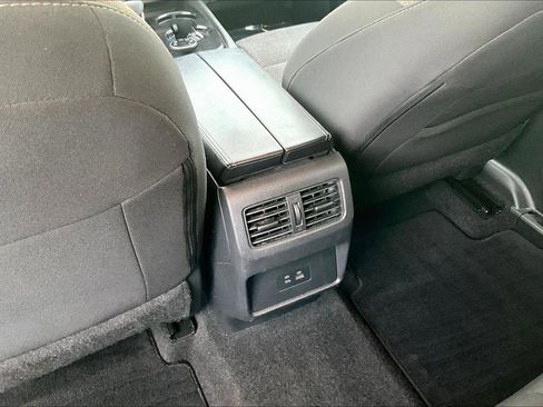 Used 2023 Nissan Rogue SV image 32