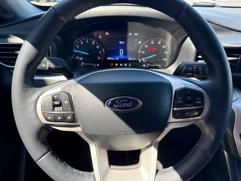Used 2024 Ford Explorer XLT w/ Equipment Group 202A AWD/4WD image 10