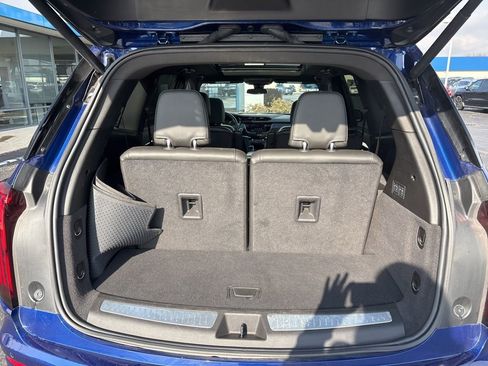 Used 2025 Cadillac XT6 Premium Luxury image 17