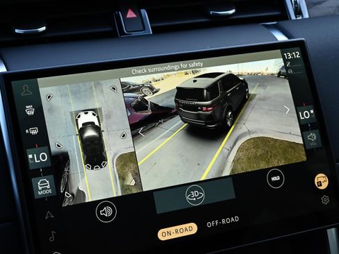 Used 2024 Land Rover Discovery Sport S image 32