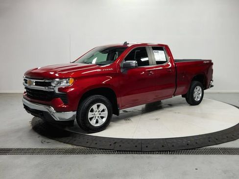 Used 2023 Chevrolet Silverado 1500 LT AWD/4WD image 4
