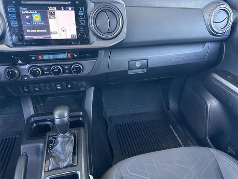 Used 2017 Toyota Tacoma TRD Off-Road image 15