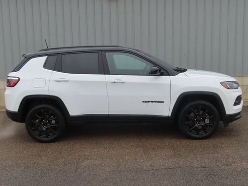 Used 2023 Jeep Compass Altitude w/ Convenience Group image 2