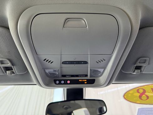 Used 2018 Chevrolet Equinox LT FWD image 33