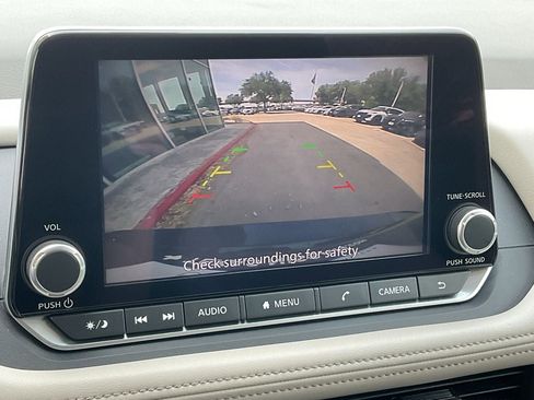 Used 2025 Nissan Rogue SV image 30