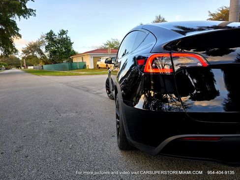 Used 2022 Tesla Model Y Long Range image 64