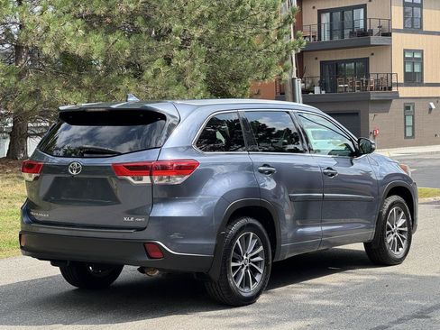 Used 2018 Toyota Highlander XLE w/ Protection Package #3 AWD/4WD image 5