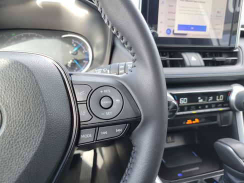 Used 2024 Toyota RAV4 SE image 20